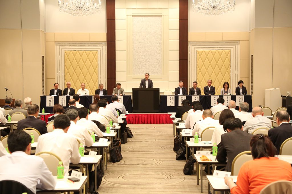 「局・署・会」合同会議の東京国税局 課税第一部長 藤田伸一様による御挨拶の様子